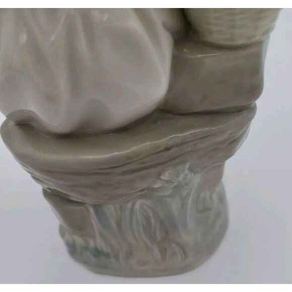 Vintage Nao By Lladro Girl Playing Rooster Spainish Figurine Excellent Condition - Picture 12 of 16